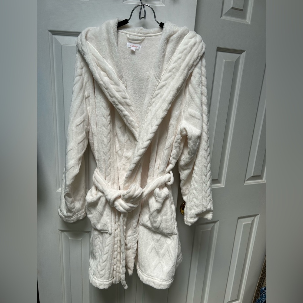 Colsie Plush Cream Hooded XL Robe, Luxurious, looks like cable knit sweater!